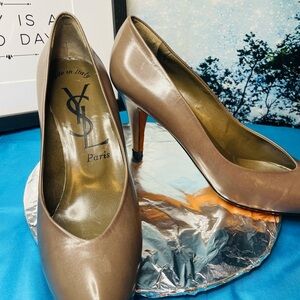 Yves Saint Laurent Brown Leather Pumps Size 8.5 Regular Made in Italy with COA